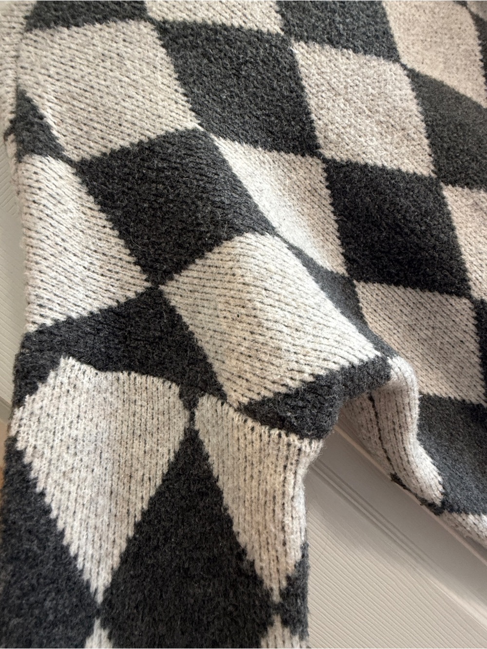 Abercrombie & Fitch Size Medium Wool blend Argyle Crewneck Sweater -Gray & Cream - Picture 6 of 16